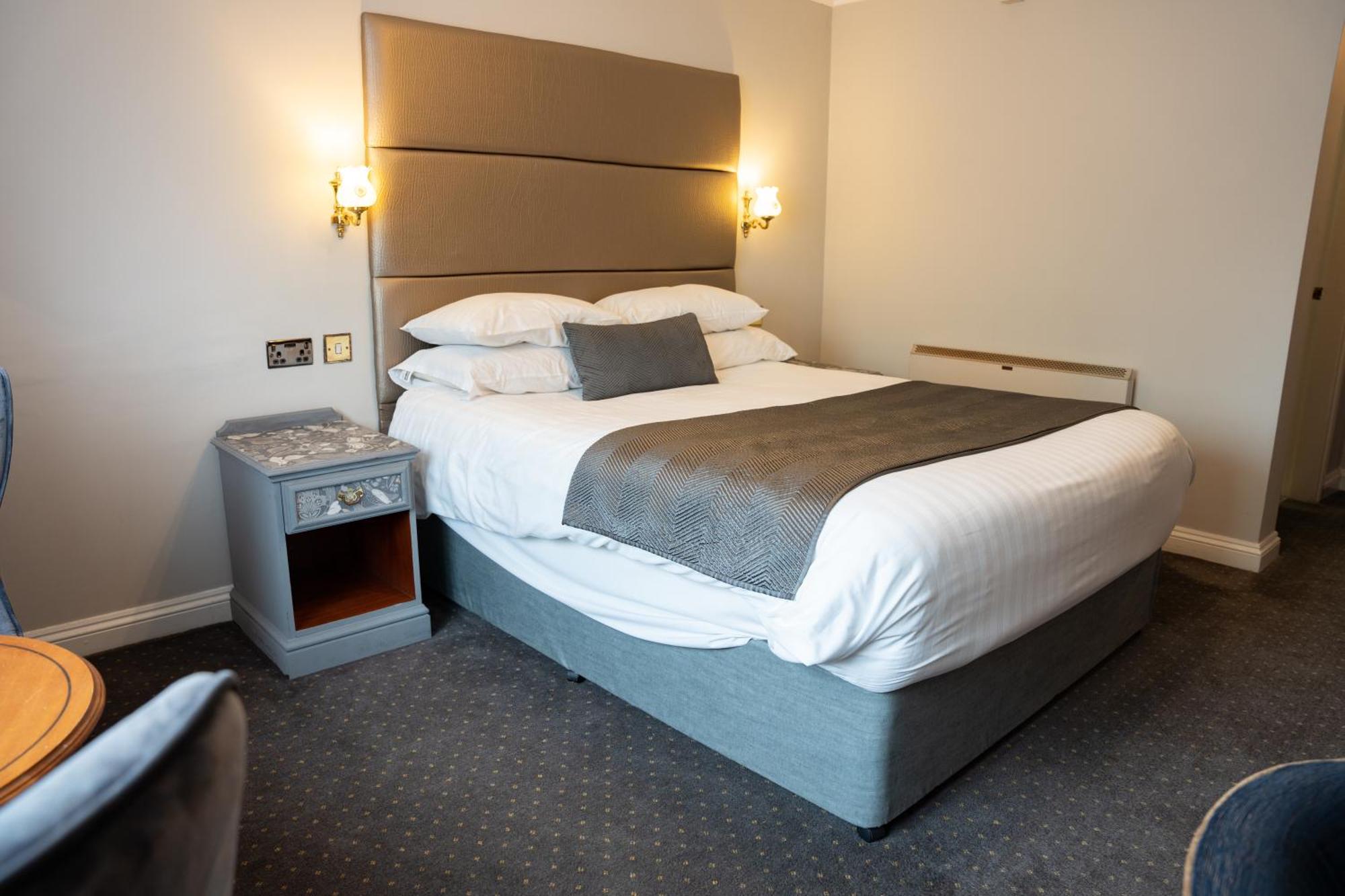 The Pear Tree Inn & Country Hotel Hindlip Екстериор снимка